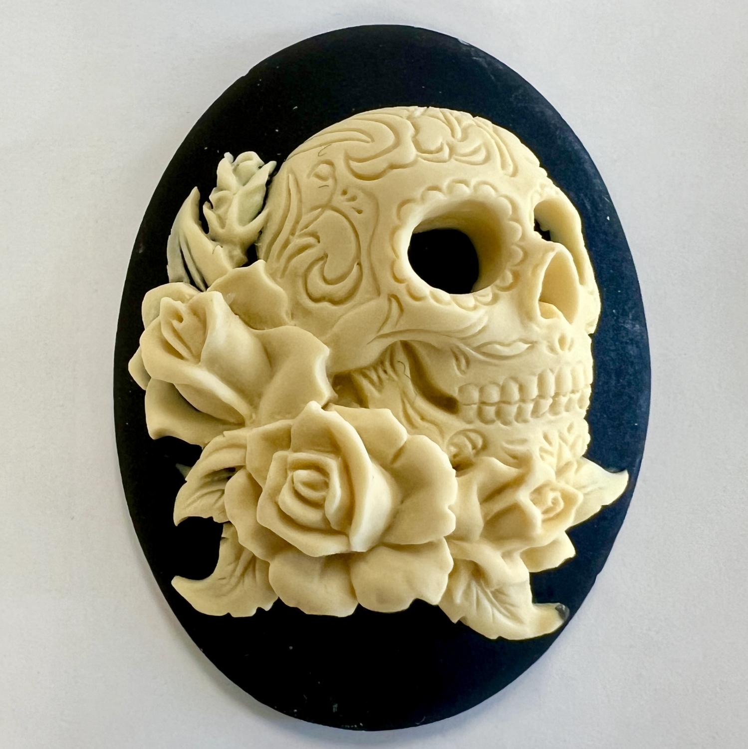 Black With Ivory 40X30MM Skull With Rose Detail Cameo
