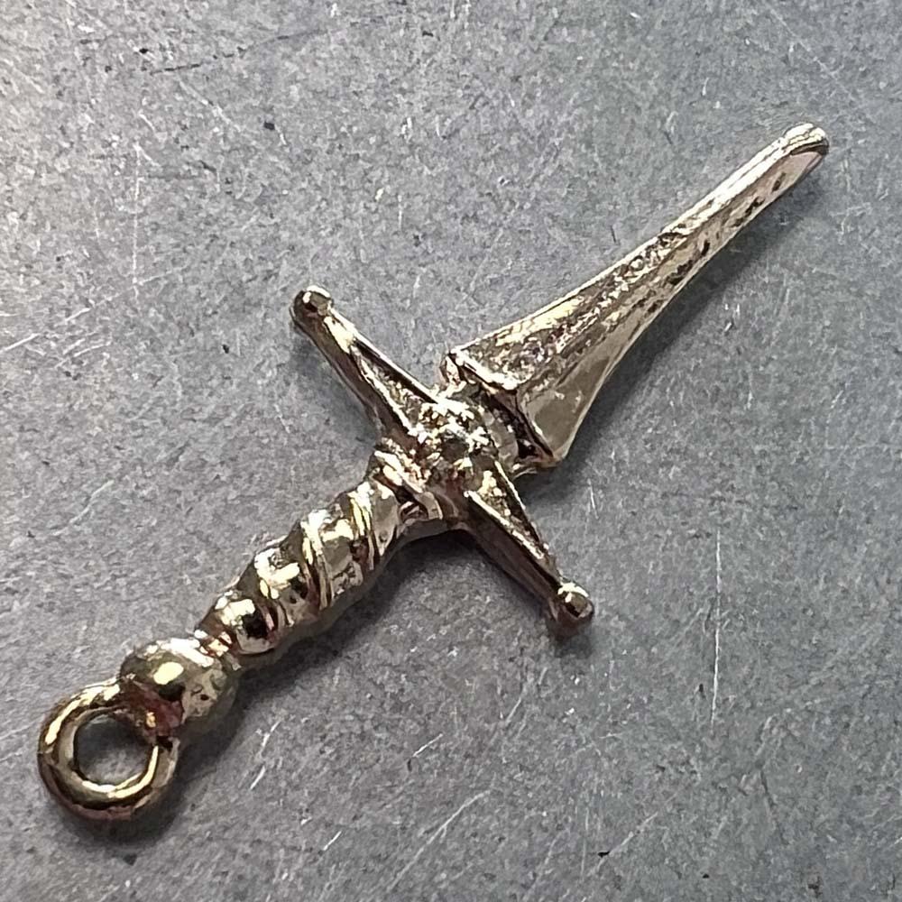 Gold Plate 28x13 Dagger 3-D