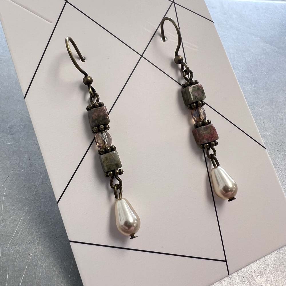 White Geometric Cardboard Earring or Necklace Display Card 3.5Lx2.25W inches