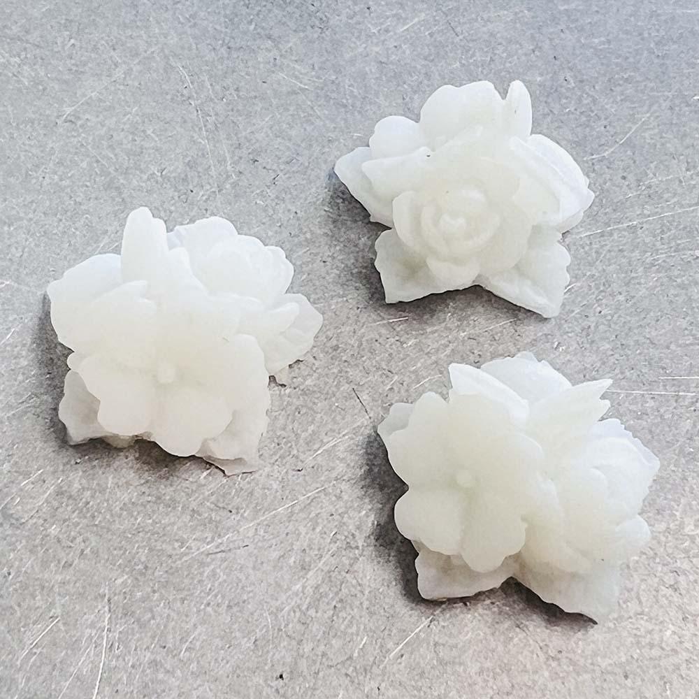Translucent Alabaster White 16MM Acrylic Flower Cluster