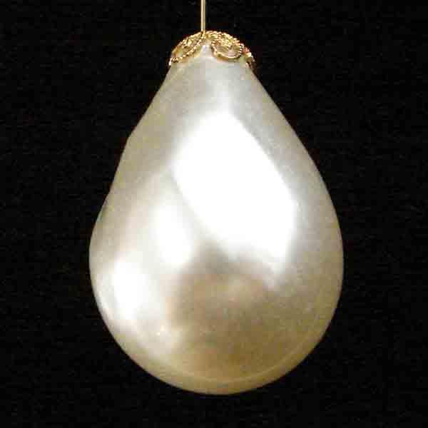 42x28 Cream Pearl Tear W/18K Gold Cap And Loop