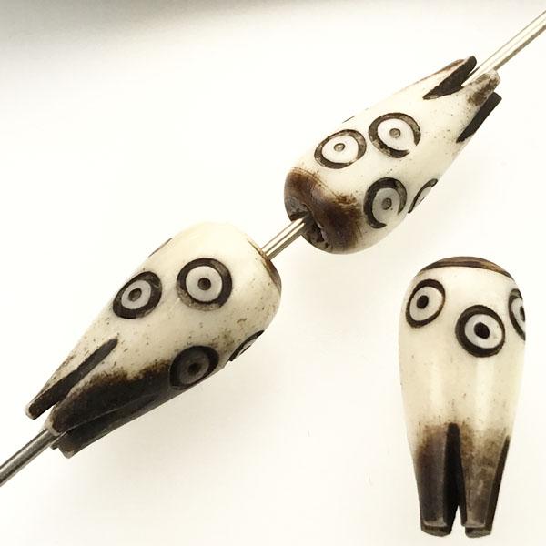 Antique'd White Bone 4-Point Tooth Shape