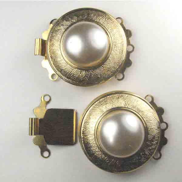 Gold with White Pearl 26MM 3 Strand Box Clasp