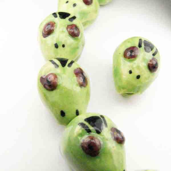 Green Glossy Ceramic 15X12MM Lizard Head