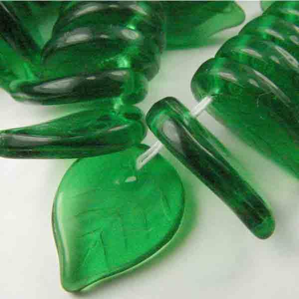 Kelly Green 18X13MM Veined Leaf