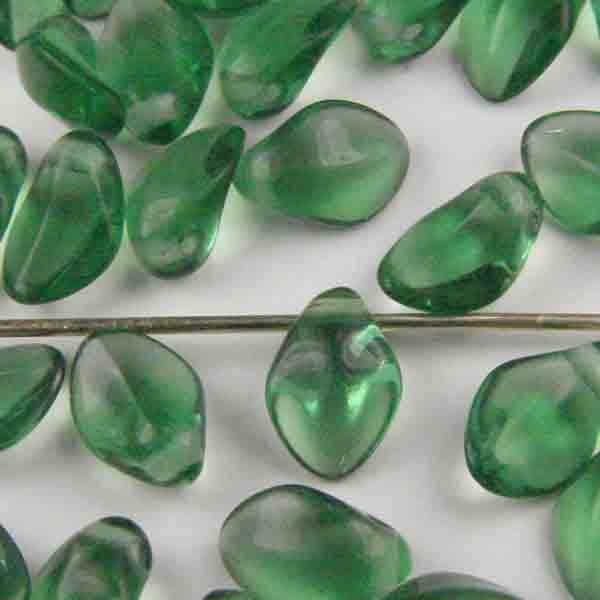 Kelly Green (Smaragd) Curved Petal Dagger 8X6MM
