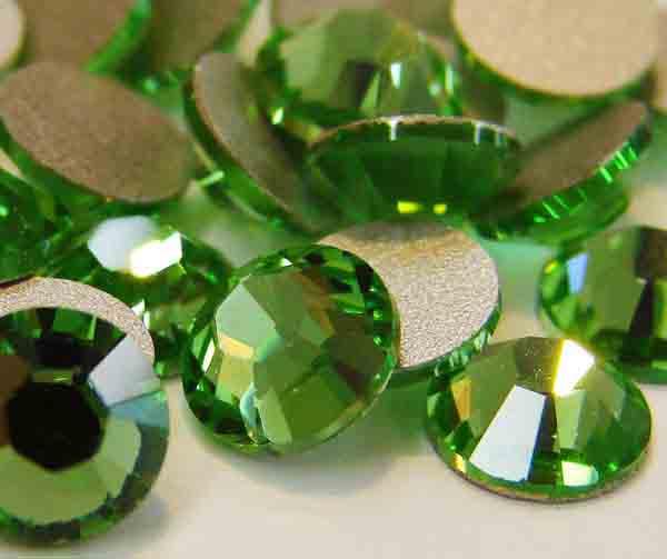 SS 20 (4.5MM) Peridot Flatback Swarovski Rhinestone Art. 2012