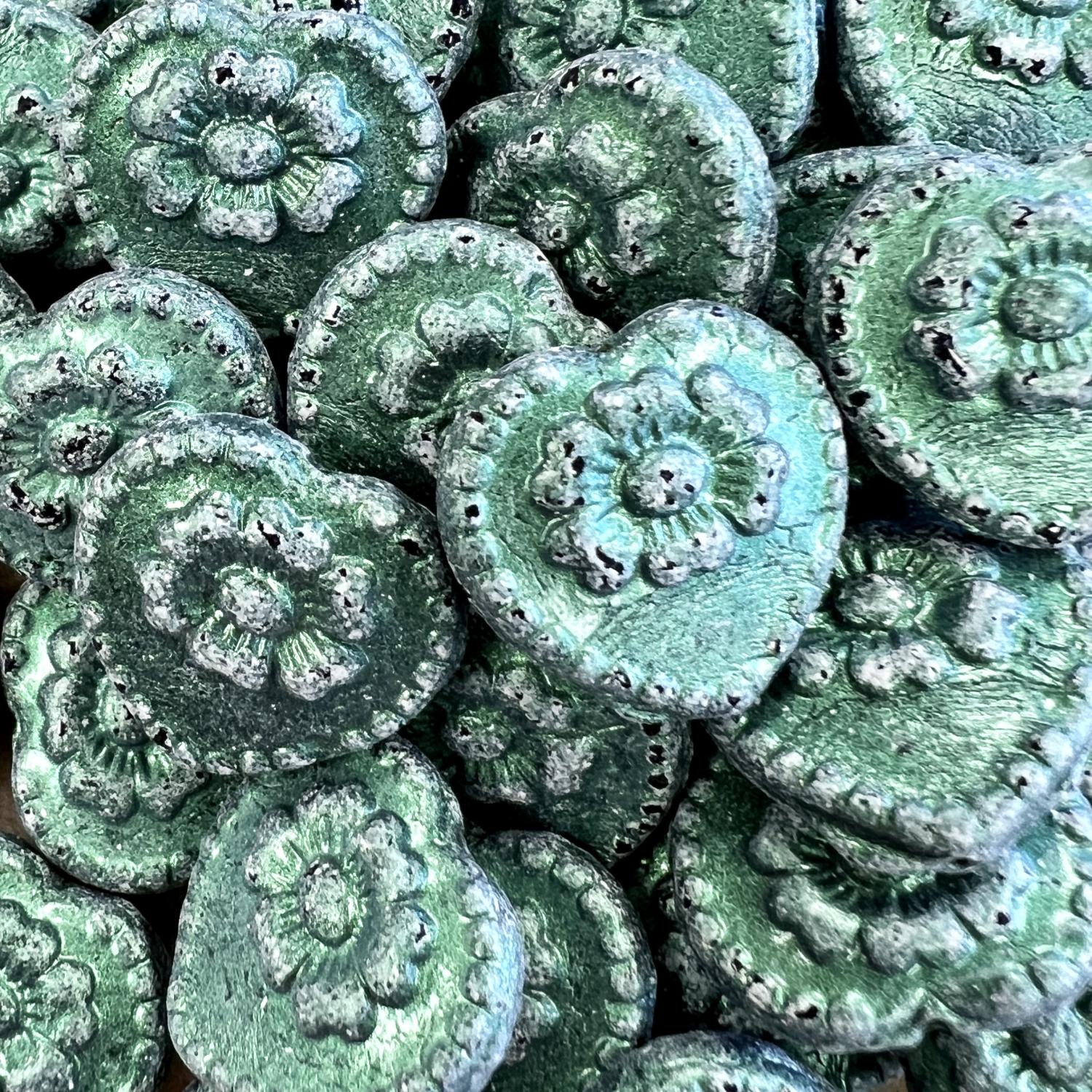 Jet Metallic Green 18MM Heart With Flower