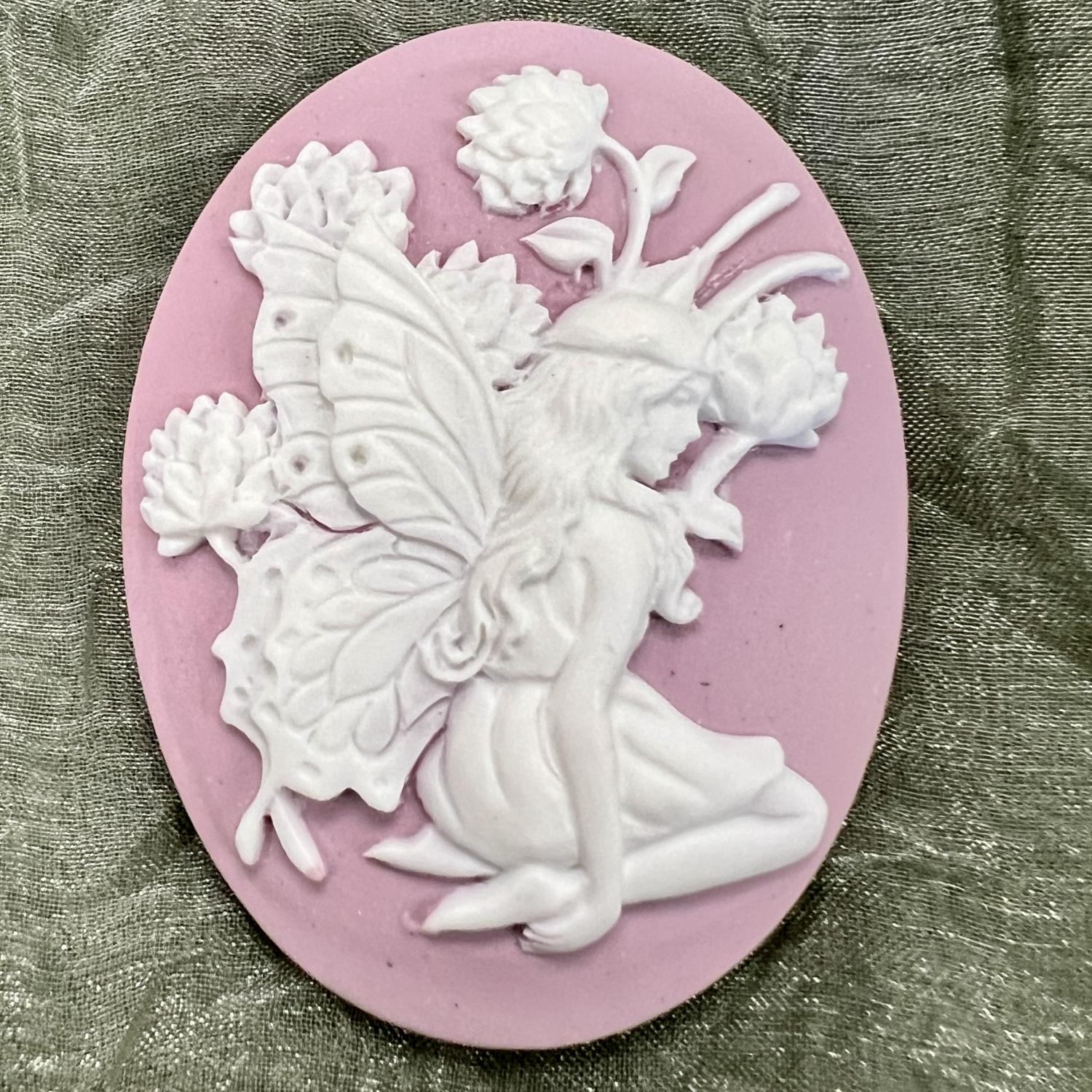 Lavender With White Kneeling Fairy 40X30MM Cameo