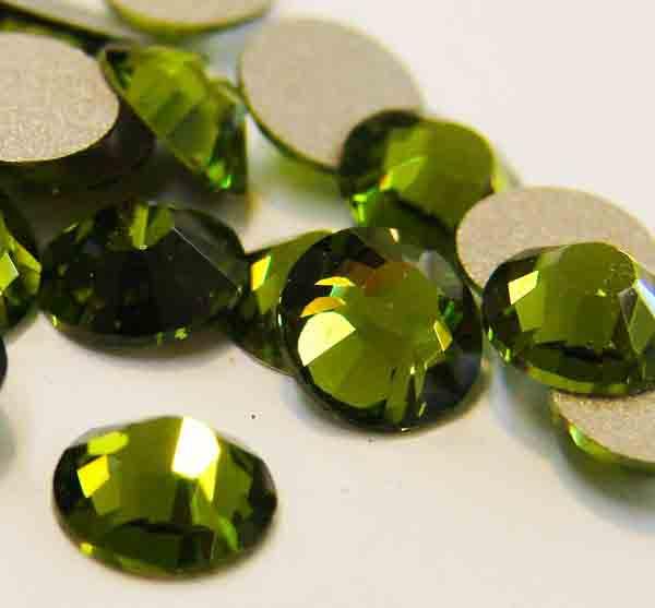 SS 20 (4.5MM) Olivine Flatback Swarovski Rhinestone Art. 2012